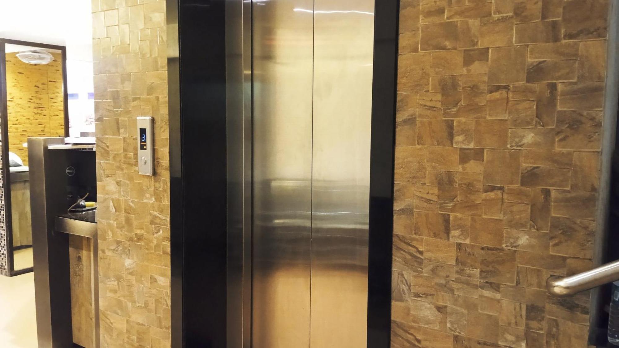 Hotel Ramniwas Jālgaon Kültér fotó